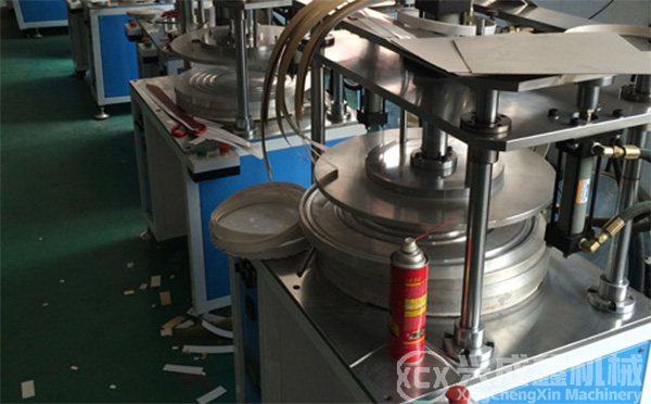 新入蛋糕盒行業(yè)，必看的蛋糕盒成型設備生產分析